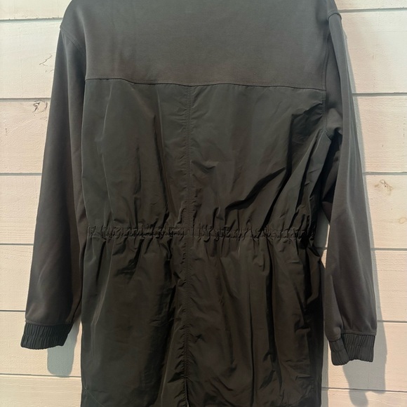 ATHLETA Triumph Hybrid
Crewneck Sweatshirt - Size Medium
Great condition! - Picture 11 of 14